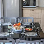 Newly Renovated 1 Bedroom Apartment In The Heart Of Tel Aviv By Sea N\' Rent