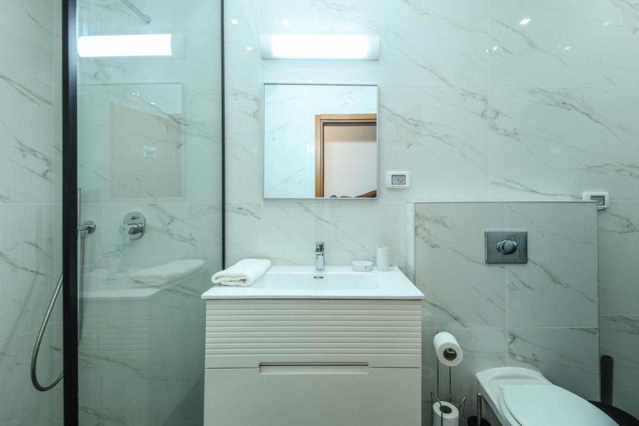 Apartment Newly Renovated 1 Bedroom In The Heart Of By Sea N' Rent